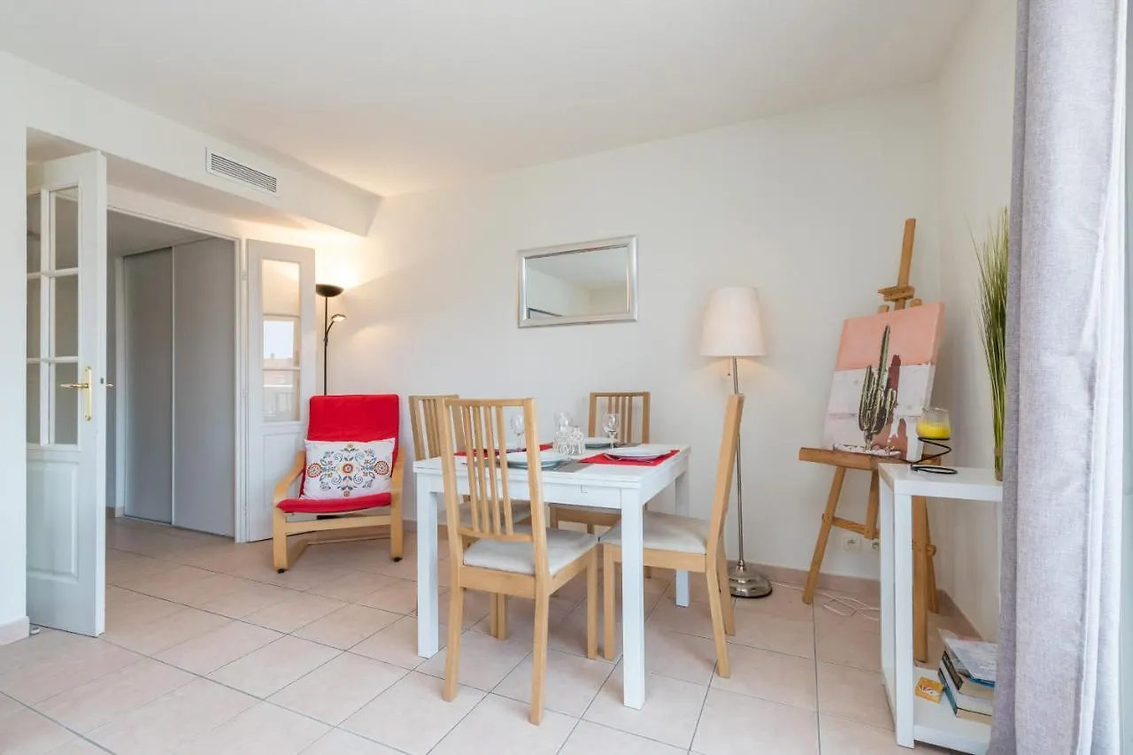 Swimming Pool & Ac 1 Bedroom Nice 0*,  Frankrike